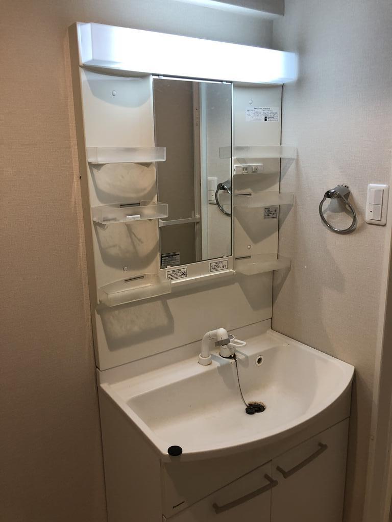 洗面設備　同間取り別階のお部屋です