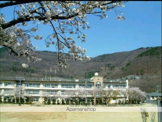 小学校　甲府市立羽黒小学校（小学校）まで1043m