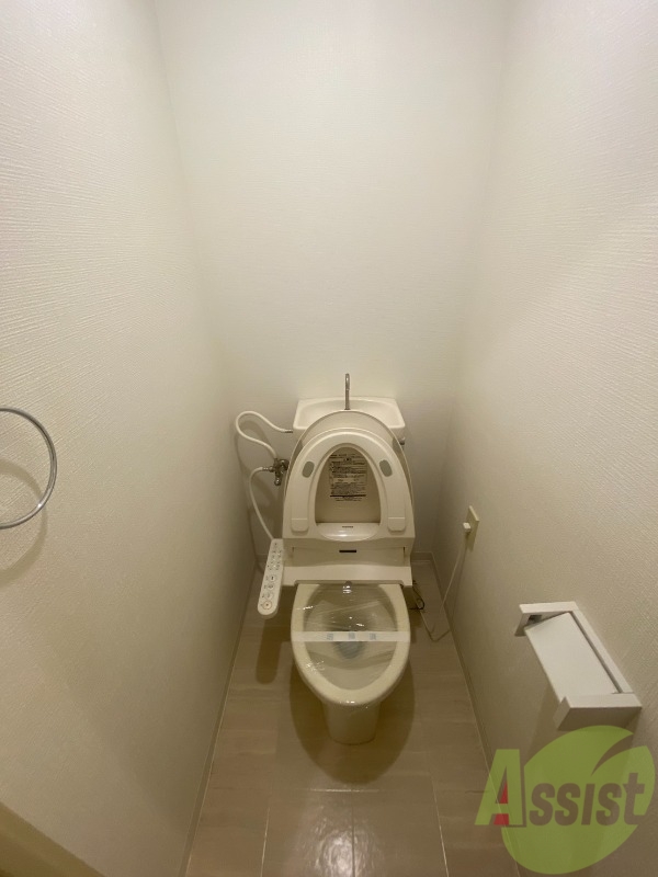 トイレ　トイレは温水洗浄便座付きで毎日快適に使えますね