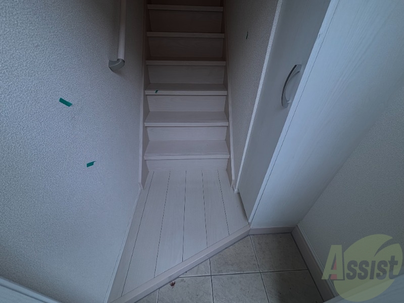 玄関　こちら玄関のお写真です。広々としていて靴の着脱に便利です