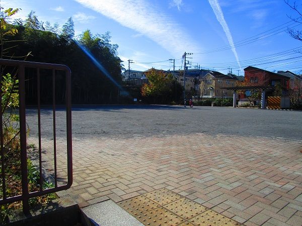 公園　前田町向山公園（公園）まで180m