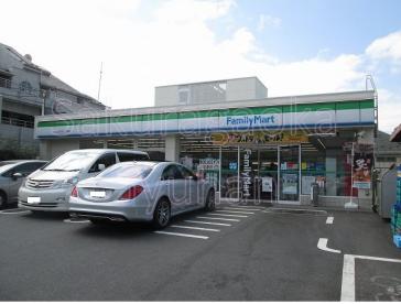 コンビニ　ファミリーマート玉川田園調布二丁目店（コンビニ）まで309m