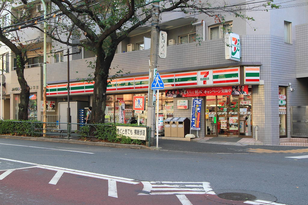 コンビニ　セブンイレブン中野新井4丁目店（コンビニ）まで121m