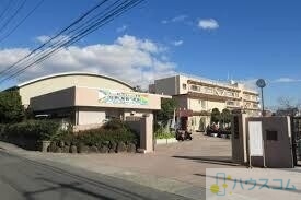 中学校　茨木市立東中学校（中学校）まで1262m