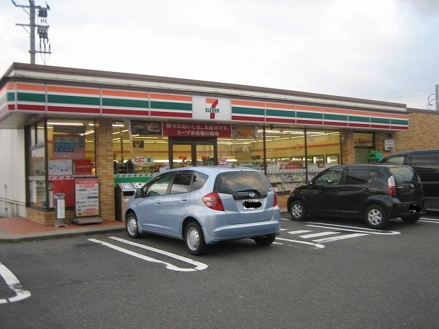 コンビニ　セブンイレブン（コンビニ）まで850m