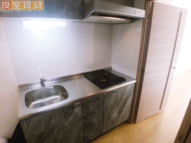 キッチン　※写真は同物件の別部屋のものを流用しております。現状を優先し
