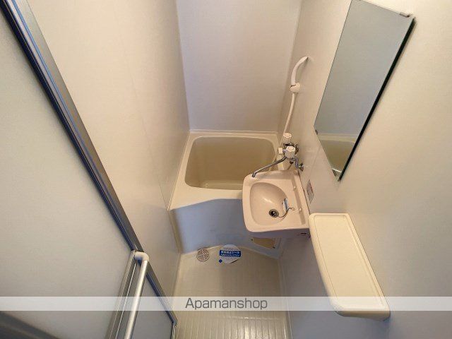ＪＲ東海道本線 浜松駅 バス乗車時間：20分 最寄りバス停で下車 徒歩3分 4階建 築54年の風呂写真
