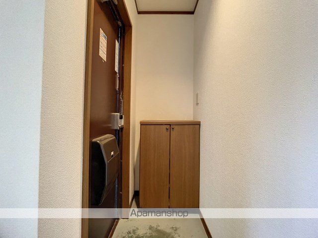 ＪＲ東海道本線 浜松駅 バス乗車時間：20分 最寄りバス停で下車 徒歩3分 4階建 築54年の玄関写真