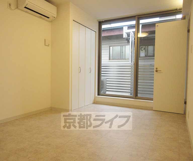 居室・リビング　白を基調としたお部屋！