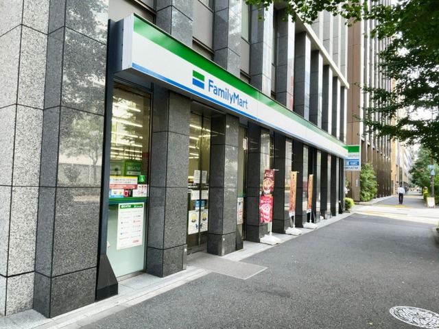 コンビニ　ファミリーマート新橋日比谷通り店（コンビニ）まで414m
