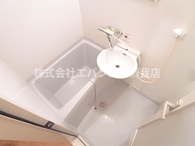バス・シャワールーム　コンパクトで使いやすいお風呂です