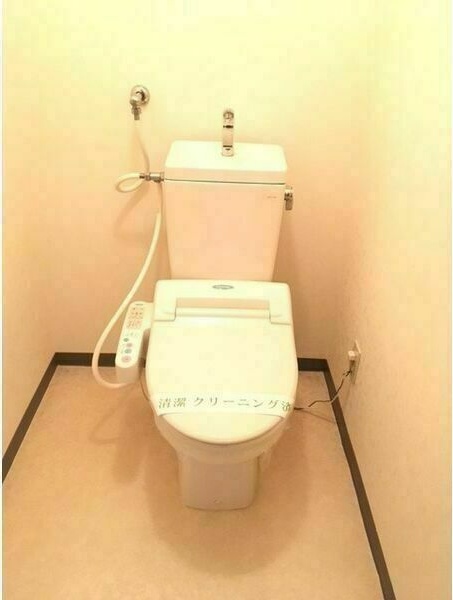 トイレ　嬉しいウォシュレット付きのトイレ！便座温かいですよ♪