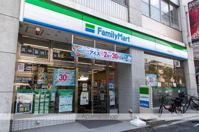 コンビニ　ファミリーマート（コンビニ）まで740m