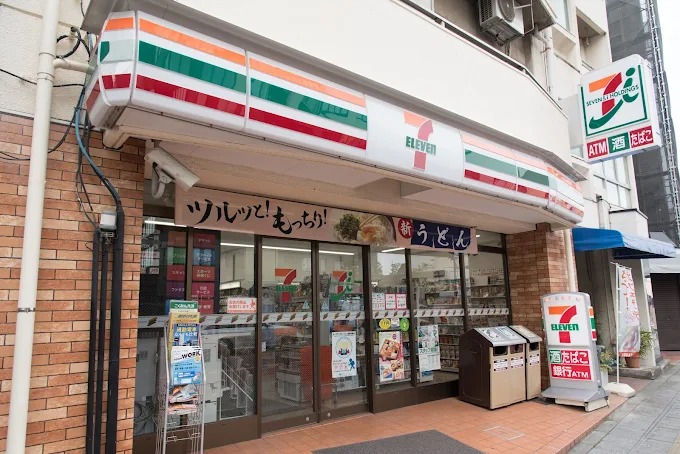 コンビニ　セブンイレブン高輪台駅前店（コンビニ）まで304m
