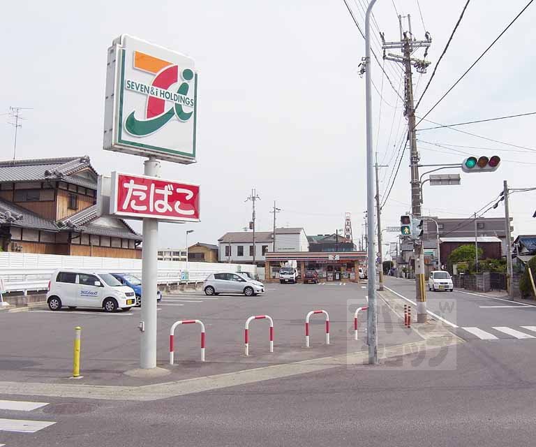 コンビニ　セブンイレブン京都伏見羽束師店（コンビニ）まで500m