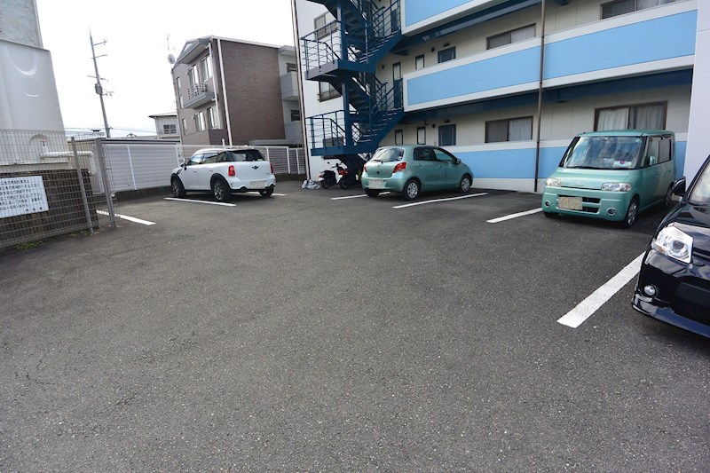駐車場　駐車場