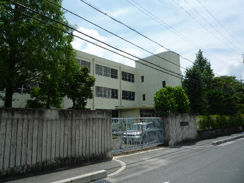小学校　八幡市立橋本小学校（小学校）まで370m