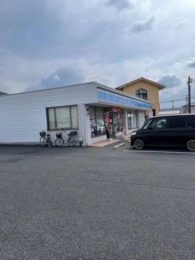コンビニ　ローソン 堺草尾南店（コンビニ）まで593m