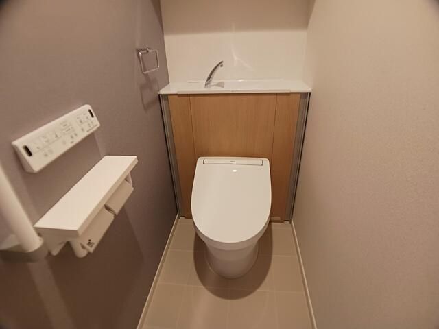埼玉高速鉄道 鳩ケ谷駅 徒歩4分 12階建 築1年のトイレ写真
