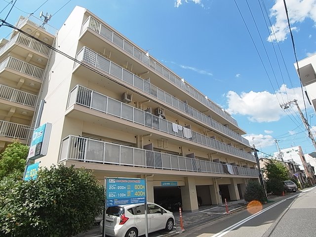 建物外観　神戸の台所、東山市場が真横の便利な立地環境