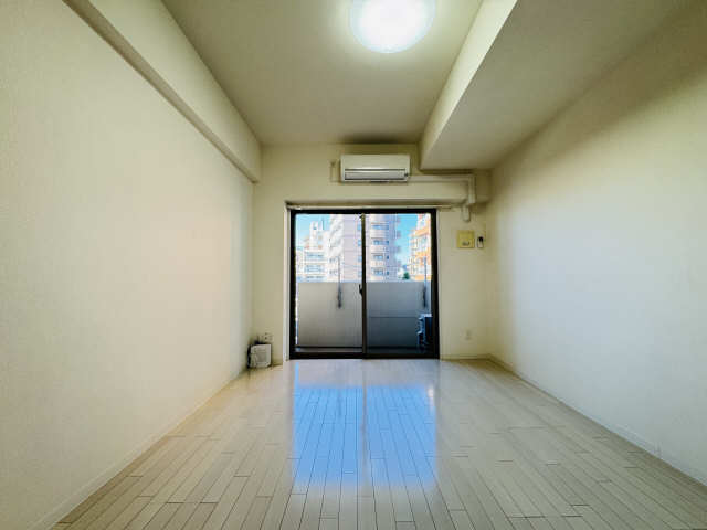 THE RESIDENCE IMAIKEの居間写真