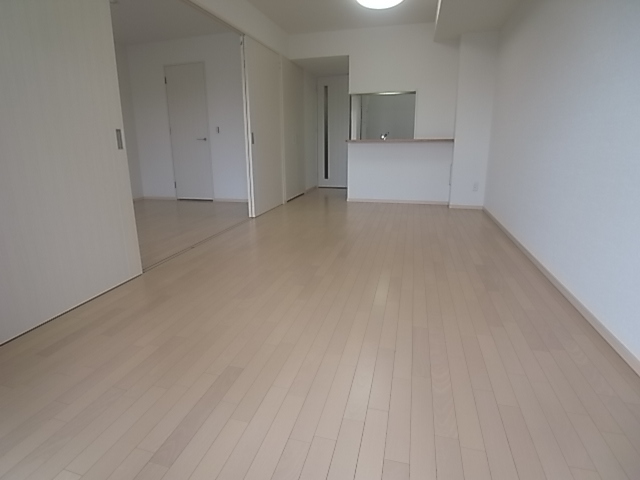 サニープレイス西芦屋 2号館の居間写真