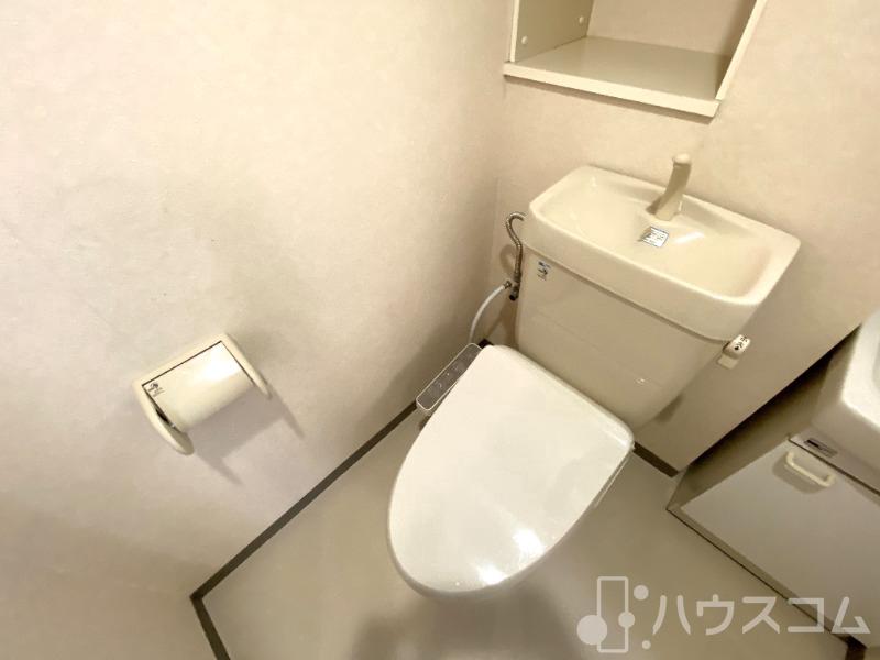 地下鉄御堂筋線 西中島南方駅 徒歩7分 9階建 築26年のトイレ写真