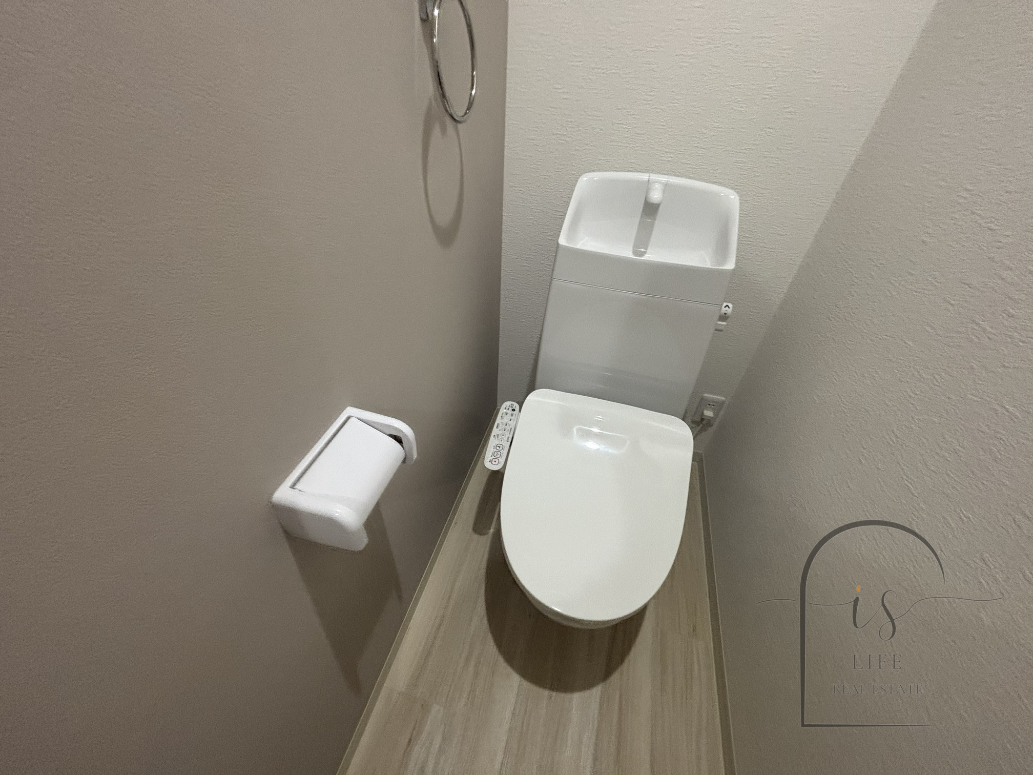 近鉄奈良線 八戸ノ里駅 徒歩8分 3階建 築1年のトイレ写真