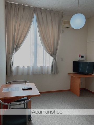 レオパレス政木の居間写真