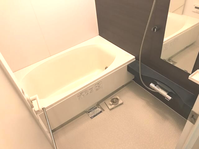 バス・シャワールーム　コンパクトで使いやすいお風呂です