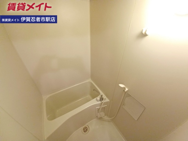 バス・シャワールーム　同物件別部屋写真