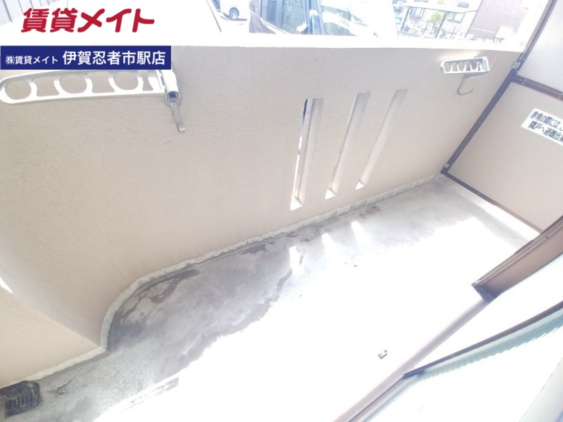 バルコニー　同物件別部屋写真