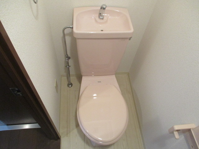 阪急京都線 上新庄駅 徒歩15分 5階建 築28年のトイレ写真