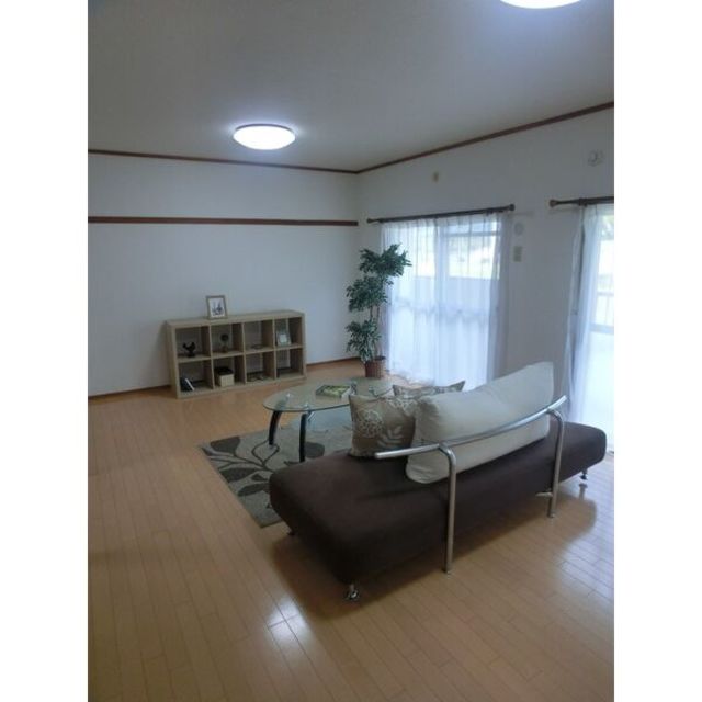 居室・リビング　【その他内観】※同じ号室タイプの別のお部屋です。写真と異なる