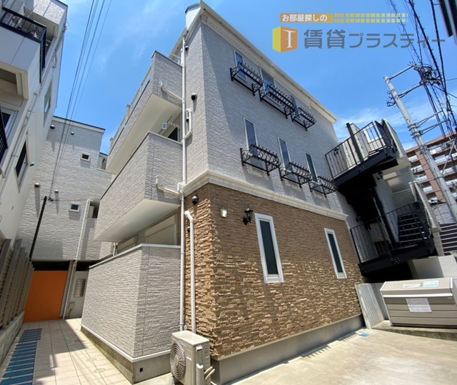 建物外観　市川南口に妖艶なたたずまい。　それがボナクオリアシリーズ。