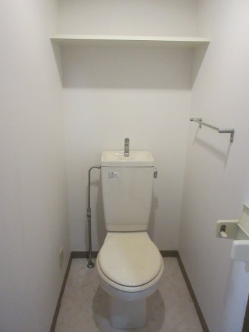 トイレ　別のお部屋の参考写真となります