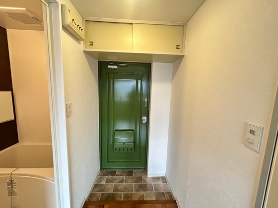 玄関　※別号室の写真です。