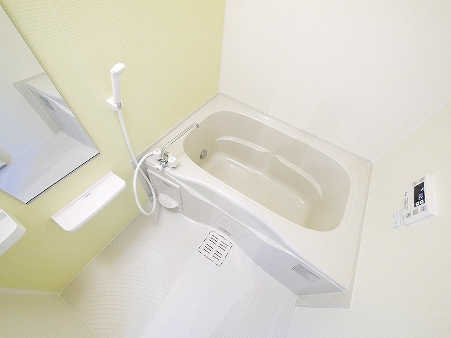 バス・シャワールーム　コンパクトで使いやすいお風呂です
