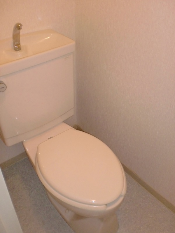東京メトロ東西線 浦安駅 徒歩8分 4階建 築35年のトイレ写真