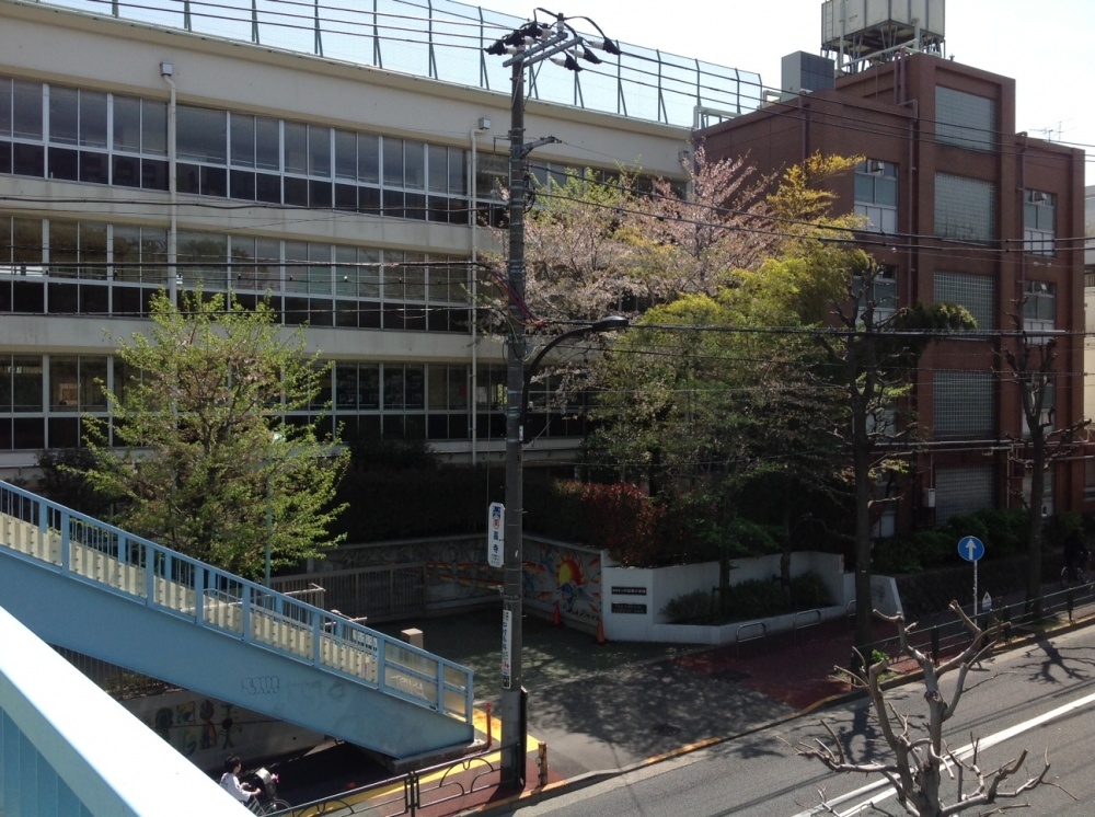 小学校　目黒区立中目黒小学校（小学校）まで469m