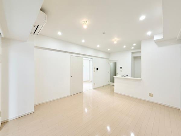 東京メトロ日比谷線 仲御徒町駅 徒歩7分 9階建 築19年の居間写真