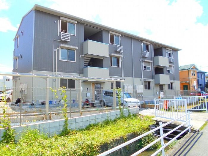 ＪＲ東海道本線 国府津駅 バス乗車時間：11分 最寄りバス停で下車 徒歩4分 築9年