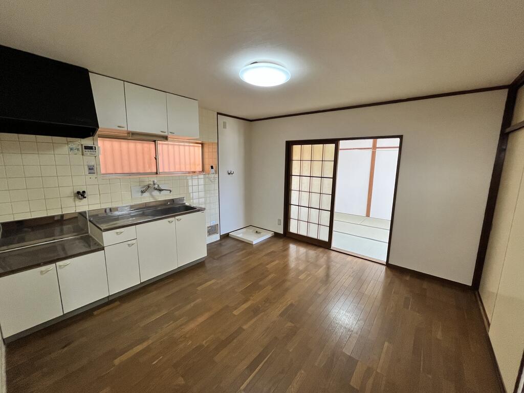 鈴蘭台東町四丁目貸戸建ての居間写真