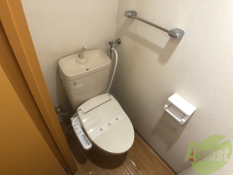 トイレ　こちらはトイレです。清潔感があり、安心して使用できます。