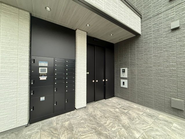 エントランス　オートロック付きのマンションです♪