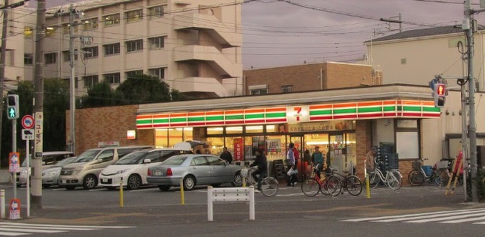 コンビニ　セブン板橋高島平３丁目店（コンビニ）まで570m