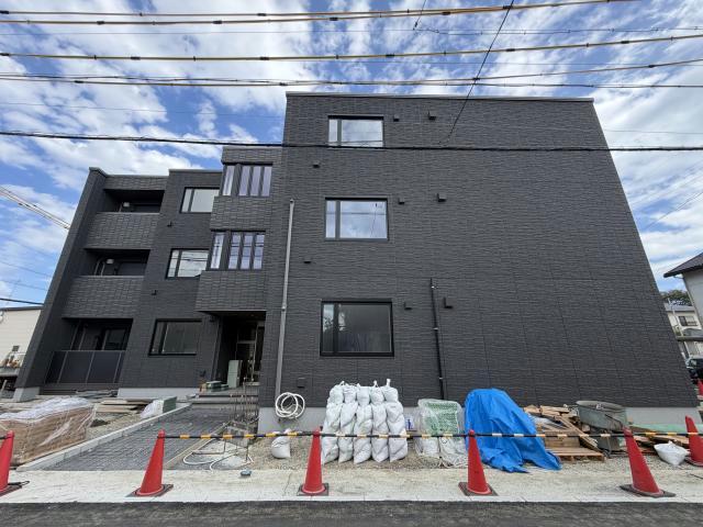 建物外観　建築中