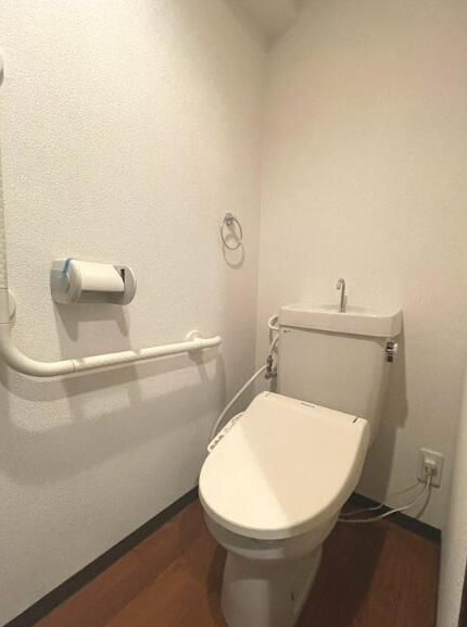 トイレ　別部屋の画像を使用しております。