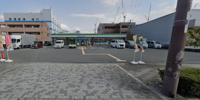 コンビニ　ファミリーマート茨木島三丁目店（コンビニ）まで298m