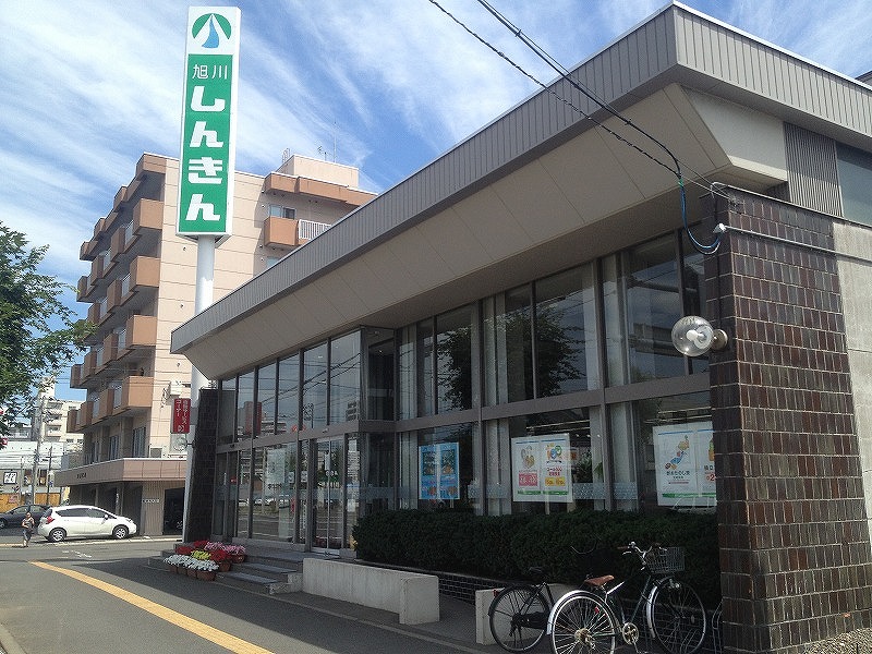 【ドアージ3条　A館の銀行】